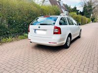 Gebraucht Skoda Octavia 140 PS (102 kW) 2013 Weiß Kombi