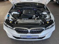 Gebraucht BMW 320 190 PS (139 kW) 2023 Weiß Limousine