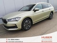 Neu Skoda Superb Selection 220 PS (161 kW) 2025 Ice tea yellow Kombi