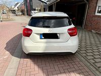Gebraucht Mercedes A180 122 PS (89 kW) 2013 Weiß Limousine