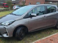 Gebraucht Toyota Yaris 69 PS (50 kW) 2017 Grau Kleinwagen
