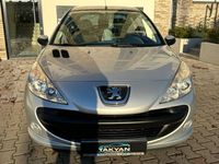 Gebraucht Peugeot 206+ 75 PS (55 kW) 2009 Lackierung aluminiumgrau/meta Kleinwagen