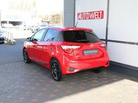 Gebraucht Toyota Yaris Basis 111 PS (81 kW) 2019 Rot Limousine