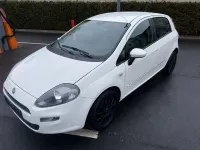 Gebraucht Fiat Grande Punto 77 PS (56 kW) 2012 Weiß Kleinwagen