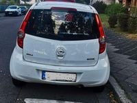 Gebraucht Opel Agila 68 PS (50 kW) 2012 Weiß Kleinwagen