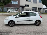 Gebraucht Renault Clio II Expression 75 PS (55 kW) 2011 Weiß Kleinwagen