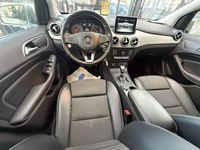 Gebraucht Mercedes 180 109 PS (80 kW) 2016 Polarsilber  metalliclack (metallic) Limousine