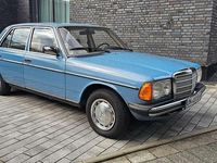 Gebraucht Mercedes E230 136 PS (100 kW) 1982 Blau Limousine