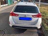 Gebraucht Toyota Auris 124 PS (91 kW) 2015 Weiß Kombi