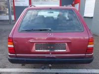 Gebraucht Mercedes 230 136 PS (100 kW) 1990 Rot Limousine