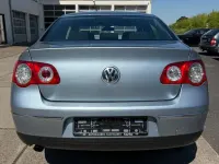 Gebraucht VW Passat Comfortline 116 PS (85 kW) 2005 Blau Limousine