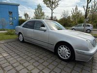 Usata Mercedes E320 Elegance 197 CV (144 kW) 2000 Argento Berlina