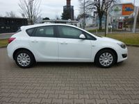 Gebraucht Opel Astra Selection 116 PS (85 kW) 2015 Weiß Limousine