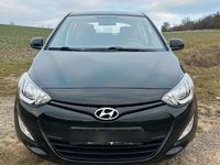 Gebraucht Hyundai i20 85 PS (62 kW) 2014 Schwarz Kleinwagen