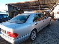Gebraucht Mercedes E280 Elegance 204 PS (150 kW) 1999 Silber Limousine