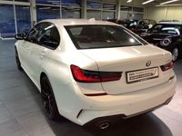 gebraucht BMW 330e A Limousine M-Sport 19'' Navi LED SHZ DAB Klimaautom Lordose