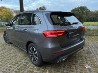 Gebraucht Mercedes B200 163 PS (119 kW) 2022 Grau Van / Kleinbus