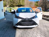 Gebraucht Toyota Aygo 69 PS (50 kW) 2017 Weiß Kleinwagen