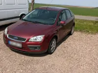 Gebraucht Ford Focus Ghia 101 PS (74 kW) 2004 Rot Limousine