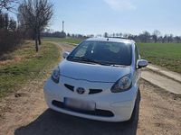 Gebraucht Toyota Aygo 68 PS (50 kW) 2007 Weiß Kleinwagen