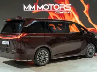 Gebraucht Lexus LM350h 250 PS (183 kW) 2025 Rot Van / Kleinbus