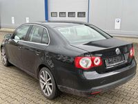 Gebraucht VW Jetta Comfortline 140 PS (102 kW) 2010 Candyweiß Limousine