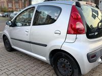 Gebraucht Peugeot 107 Urban Move 68 PS (50 kW) 2008 Grau Kleinwagen