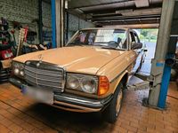 gebraucht Mercedes 200 W123 ungeschweist Original Zustand