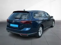 Gebraucht VW Passat Elegance 150 PS (110 kW) 2024 Blau Kombi