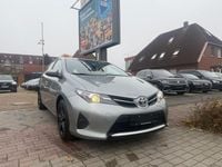 Gebraucht Toyota Auris Basis 99 PS (72 kW) 2015 Silber Limousine