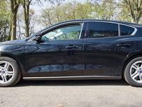 Gebraucht Ford Focus Cool & Connect 125 PS (91 kW) 2018 Schwarz Kombi