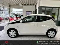 Gebraucht Toyota Aygo X-play 69 PS (50 kW) 2017 Weiß Kleinwagen