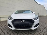 Gebraucht Hyundai i40 Trend 141 PS (103 kW) 2016 Creamy white / sol Kombi