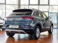 Second-hand VW T-Roc Life 110 CP (80 kW) 2022 Albastru SUV