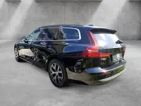 Gebraucht Volvo V60 Core 163 PS (119 kW) 2023 Schwarz Kombi