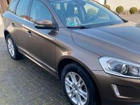 Gebraucht Volvo XC60 Summum 183 PS (134 kW) 2015 Gold SUV