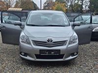 Gebraucht Toyota Verso 126 PS (92 kW) 2012 Silber Van / Kleinbus