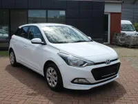 Gebraucht Hyundai i20 Classic 75 PS (55 kW) 2016 Weiß Kleinwagen