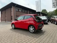 Gebraucht Toyota Aygo X-play 69 PS (50 kW) 2016 Rot Kleinwagen