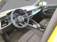 Gebraucht Audi A3 Ambiente 150 PS (110 kW) 2025 Gelb Limousine