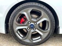 Gebraucht Ford Fiesta Performance Edition 182 PS (133 kW) 2015 Frostweiß Kleinwagen