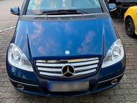Gebraucht Mercedes A180 109 PS (80 kW) 2011 Blau Kleinwagen