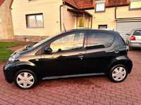 Gebraucht Toyota Aygo 68 PS (50 kW) 2011 Schwarz Kleinwagen