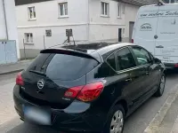 Używany Opel Astra 140 KM (102 kW) 2010 Czarny Sedan/Limuzyna