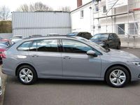 Gebraucht VW Golf VIII Life 110 PS (80 kW) 2022 Mondsteingrau Kombi