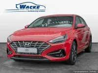 Gebraucht Hyundai i30 120 PS (88 kW) 2022 Rot Limousine