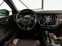 Gebraucht Volvo V60 R-Design 163 PS (119 kW) 2020 Blau Kombi