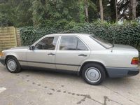 Gebraucht Mercedes 200 72 PS (52 kW) 1988 Gold Limousine