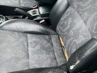 Gebraucht Mitsubishi Carisma 90 PS (66 kW) 2000 Silber Limousine