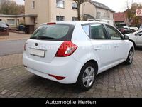 Gebraucht Kia Ceed Vision 90 PS (66 kW) 2009 Weiß Kleinwagen